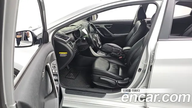Hyundai AVANTE 2014 — фото 10