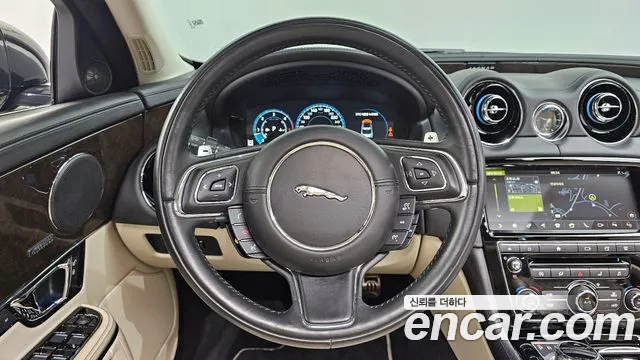 Jaguar XJ 2019 — фото 13