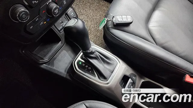 Jeep Renegade 2019 — фото 9