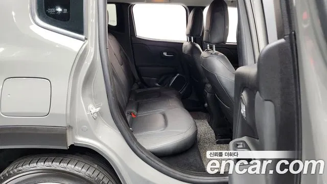 Jeep Renegade 2019 — фото 12