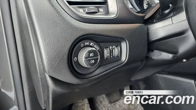 Jeep Renegade 2019 — фото 14