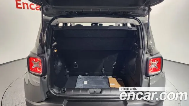 Jeep Renegade 2019 — фото 20