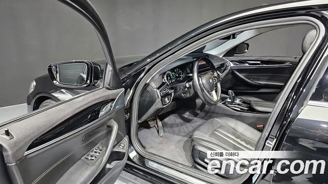BMW 5-Series 2019 — фото 10