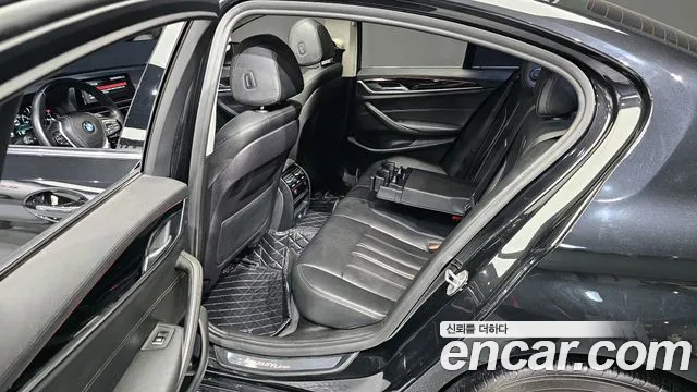 BMW 5-Series 2019 — фото 11
