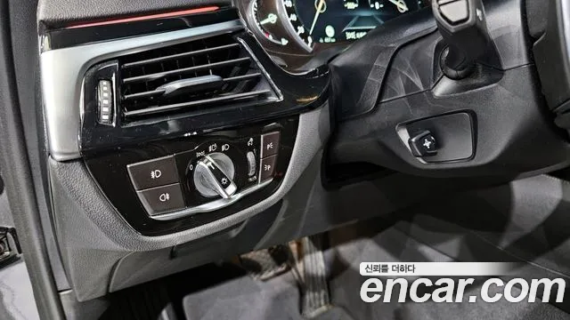 BMW 5-Series 2019 — фото 14