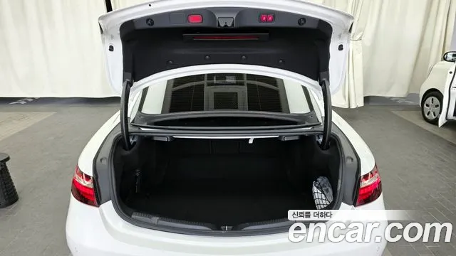 Mercedes-Benz E-Class 2021 — фото 20