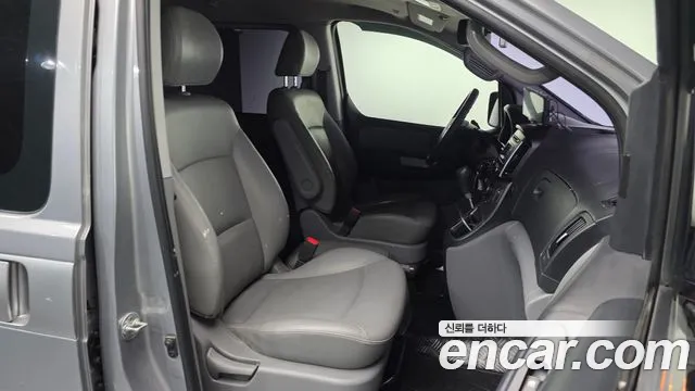 Hyundai Starex 2016 — фото 10