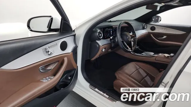 Mercedes-Benz E-Class 2021 — фото 10