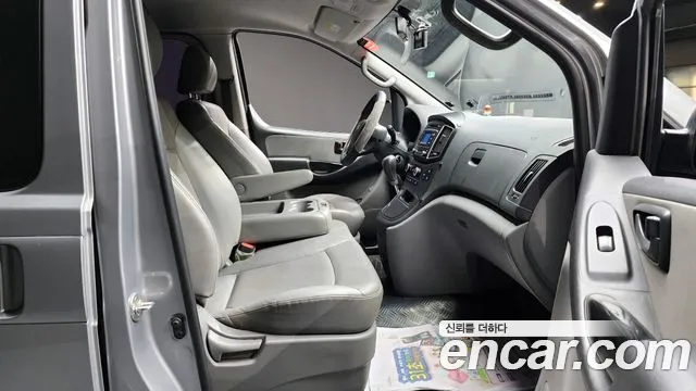 Hyundai Starex 2018 — фото 10
