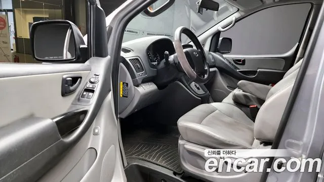 Hyundai Starex 2018 — фото 11