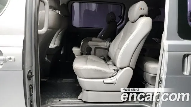 Hyundai Starex 2018 — фото 12