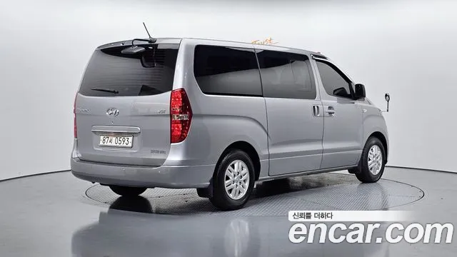 Hyundai Starex 2021 — фото 2