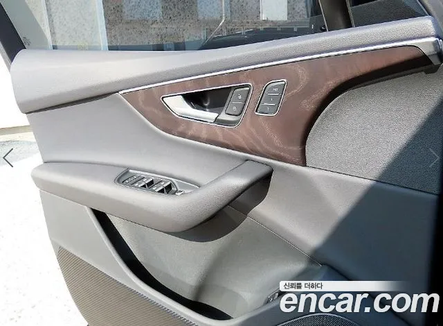 Audi Q7 2021 — фото 12