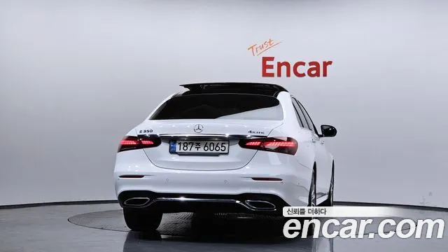 Mercedes-Benz E-Class 2022 — фото 4