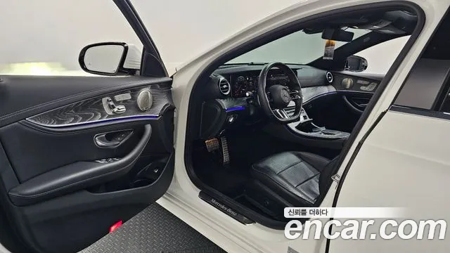 Mercedes-Benz E-Class 2022 — фото 10