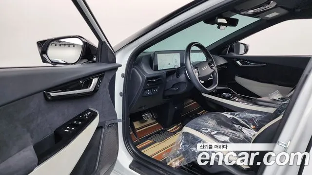 Kia EV6 2022 — фото 10