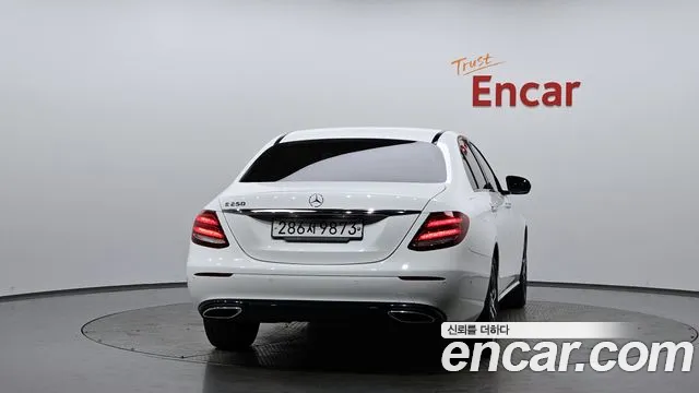 Mercedes-Benz E-Class 2020 — фото 4