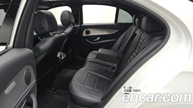 Mercedes-Benz E-Class 2020 — фото 12