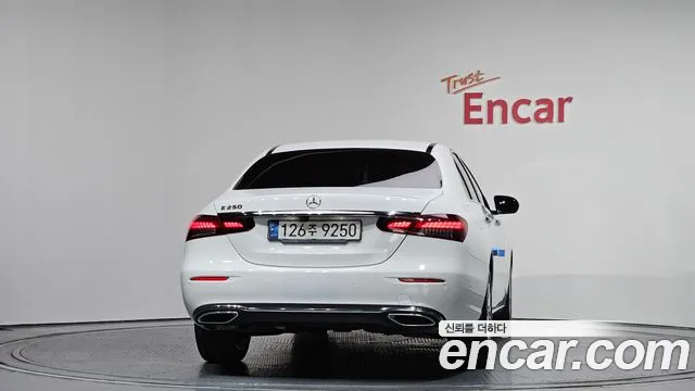 Mercedes-Benz E-Class 2021 — фото 4