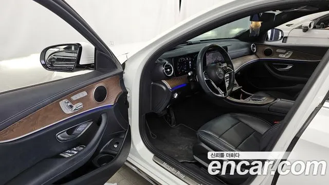 Mercedes-Benz E-Class 2021 — фото 10
