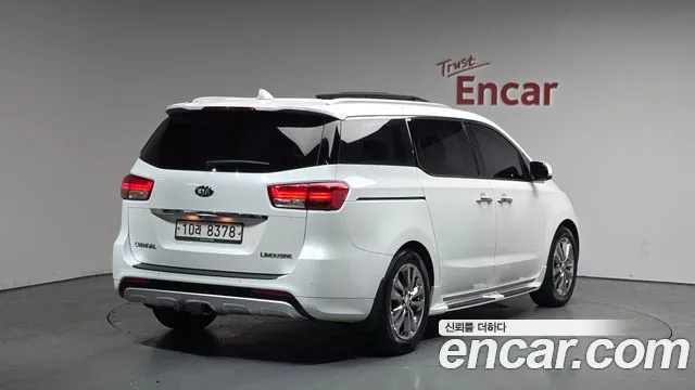 Kia Canival 2018 — фото 1