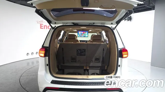 Kia Canival 2018 — фото 19