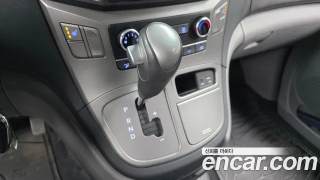 Hyundai Starex 2019 — фото 9