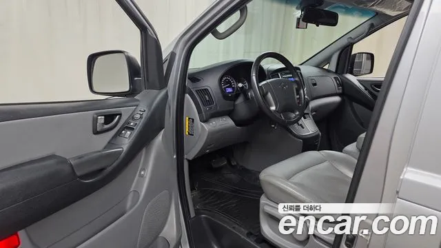 Hyundai Starex 2019 — фото 10