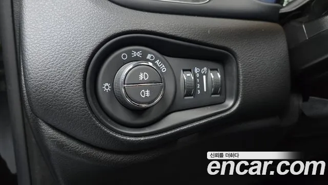 Jeep Renegade 2019 — фото 13