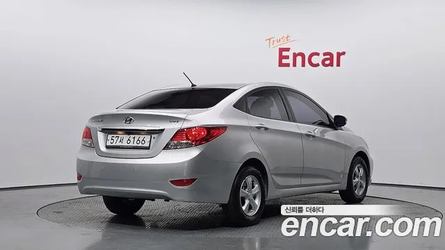 Hyundai Accent 2012 — фото 1