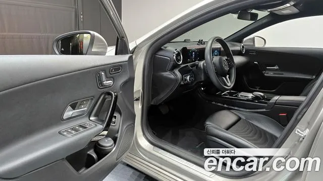 Mercedes-Benz A-Class 2020 — фото 11
