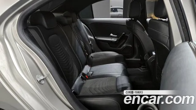 Mercedes-Benz A-Class 2020 — фото 12