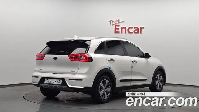 Kia Niro 2017 — фото 2