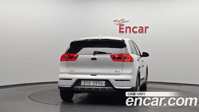 Kia Niro 2017 — фото 4