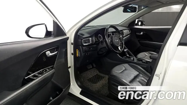 Kia Niro 2017 — фото 11