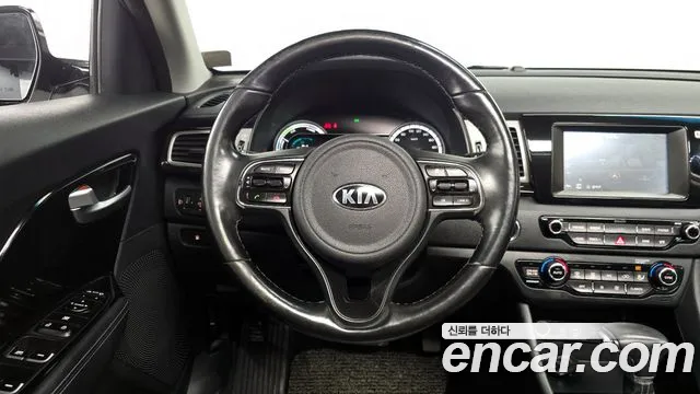 Kia Niro 2017 — фото 13