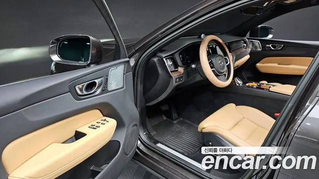 Volvo XC60 2022 — фото 11