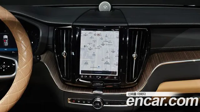 Volvo XC60 2022 — фото 14