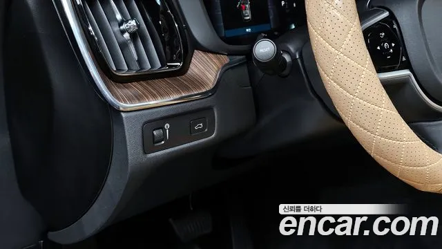 Volvo XC60 2022 — фото 16