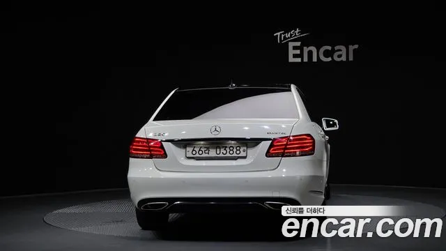 Mercedes-Benz E-Class 2016 — фото 4