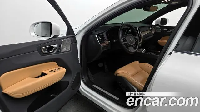 Volvo XC60 2024 — фото 11