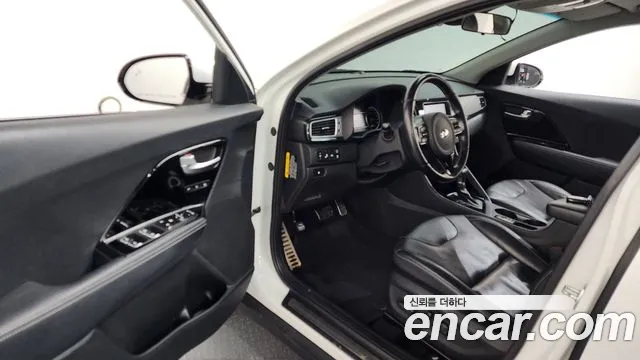 Kia Niro 2019 — фото 10