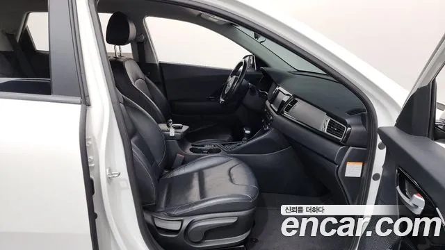 Kia Niro 2019 — фото 11