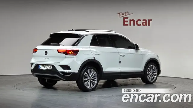 Volkswagen T-Roc 2021 — фото 1