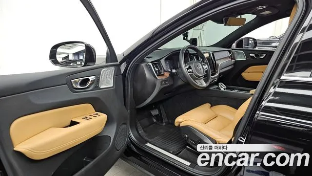 Volvo XC60 2021 — фото 10