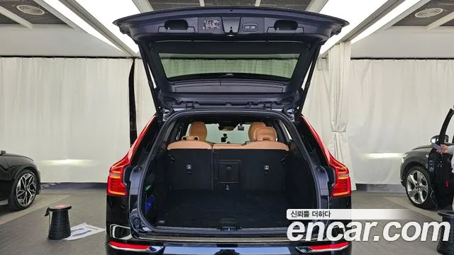 Volvo XC60 2021 — фото 20