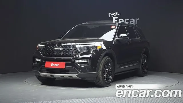 Ford Explorer 2022 — фото 1
