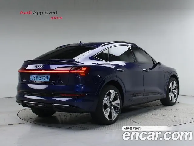 Audi e-tron 2022 — фото 2