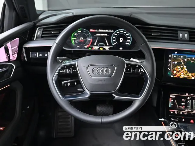 Audi e-tron 2022 — фото 13