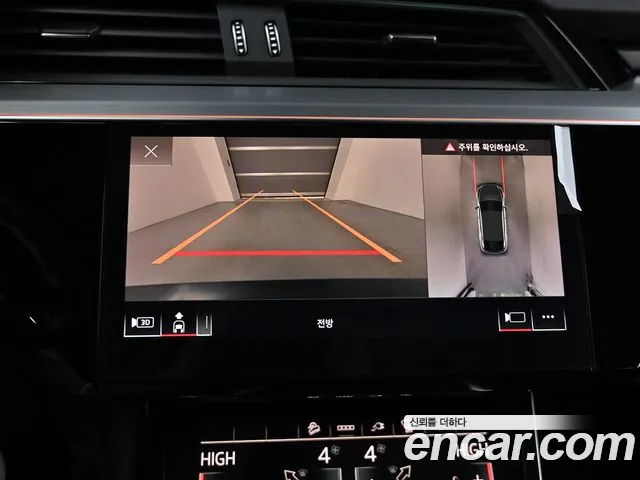 Audi e-tron 2022 — фото 15